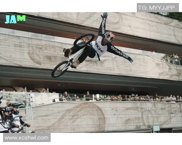 深圳极限运动队在世界街舞大赛中的灵活性表现引发热议与赞赏 深圳极限运动队在世界街舞大赛中的灵活性表现引发热议与赞赏